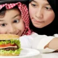 melatih anak puasa