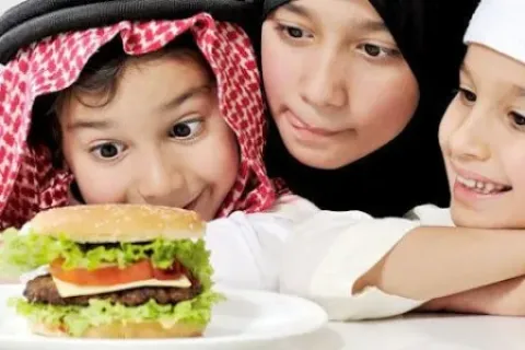 melatih anak puasa