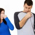 Penyebab Bau Badan & Cara Menghilangkannya