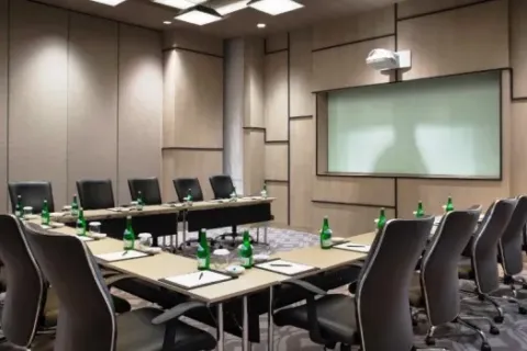 Fasilitas yang Perlu Ada di Meeting Room agar Pertemuan Lancar dan Nyaman