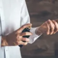 Tips Memilih Parfum Pria Sesuai dengan Karakter dan Kepribadian