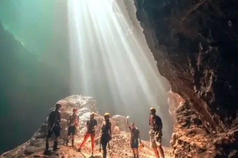 Rekomendasi Wisata Goa Populer di Indonesia yang Perlu Diketahui