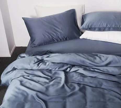 Cari Bedcover Warna Monokromatik