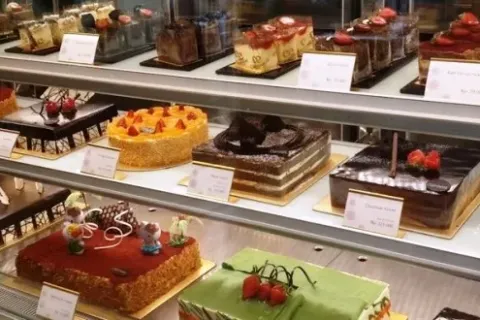 Manisnya Petualangan Rasa Mengejar Kue Istimewa di Jakarta dengan Clairmont Cake