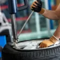 Tips Memilih Bengkel Ganti Ban Mobil Terpercaya yang Perlu Diperhatikan