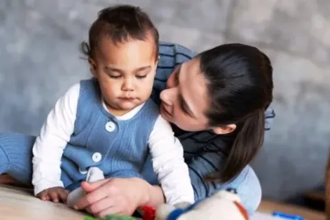 Tips Memilih Babysitter agar Buah Hati Merasa Nyaman