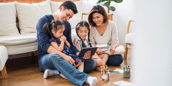 Tips Pola Asuh Anak di Era Digital yang Sebaiknya Moms Ketahui