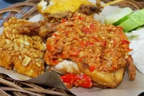 Makanan Indonesia dengan Bahan Dasar Ayam, Kekayaan Kuliner Nusantara yang Menggugah Selera