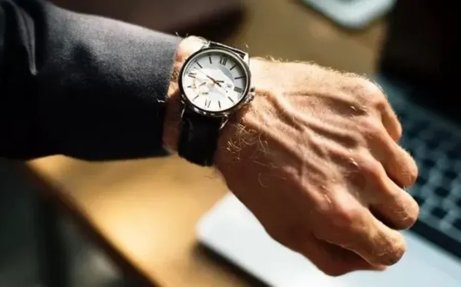 Tips Memilih Jam Tangan Mewah untuk Pria Pebisnis agar Tampil Elegan, Berkelas dan Percaya Diri