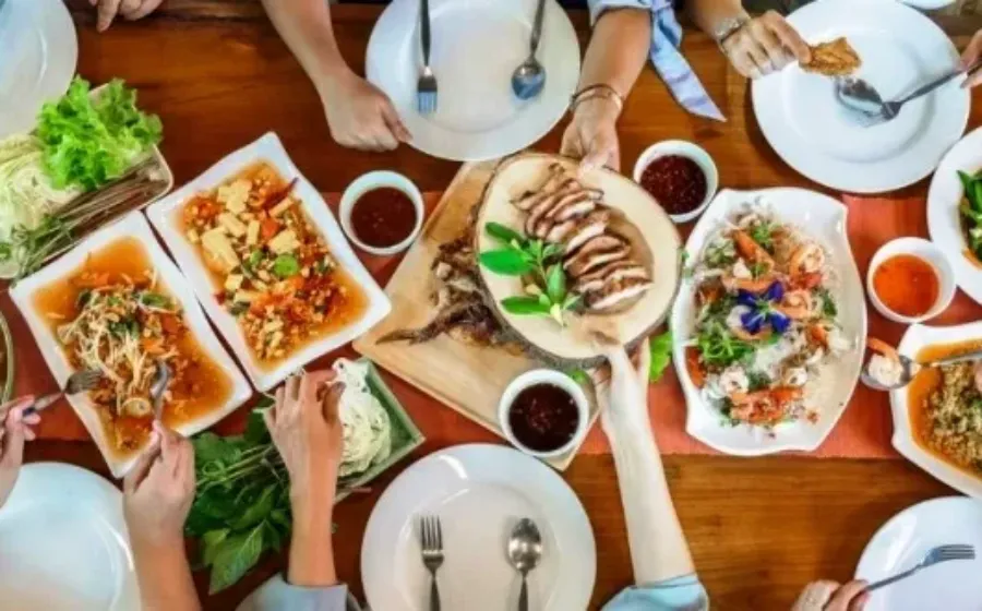 Rekomendasi Restoran di Bali untuk Makan Bersama Keluarga dengan Menu Halal dan Lezat