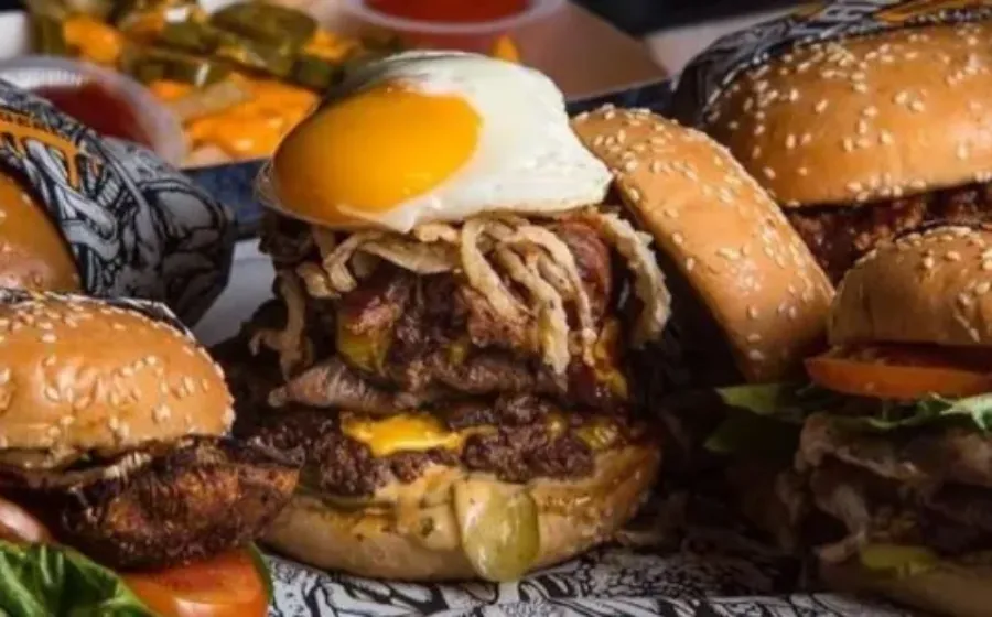 Lawless Burgerbar Menteng Tempat Nongkrong Buat Kamu yang Lapar Berat dan Butuh Asupan Musik Rock