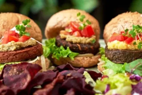 Rekomendasi Restoran Vegan di Indonesia yang Bisa Kamu Coba