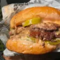 The Drop In Chicago Nongkrong Asyik dengan Burger Wagyu dan Vibe Santai