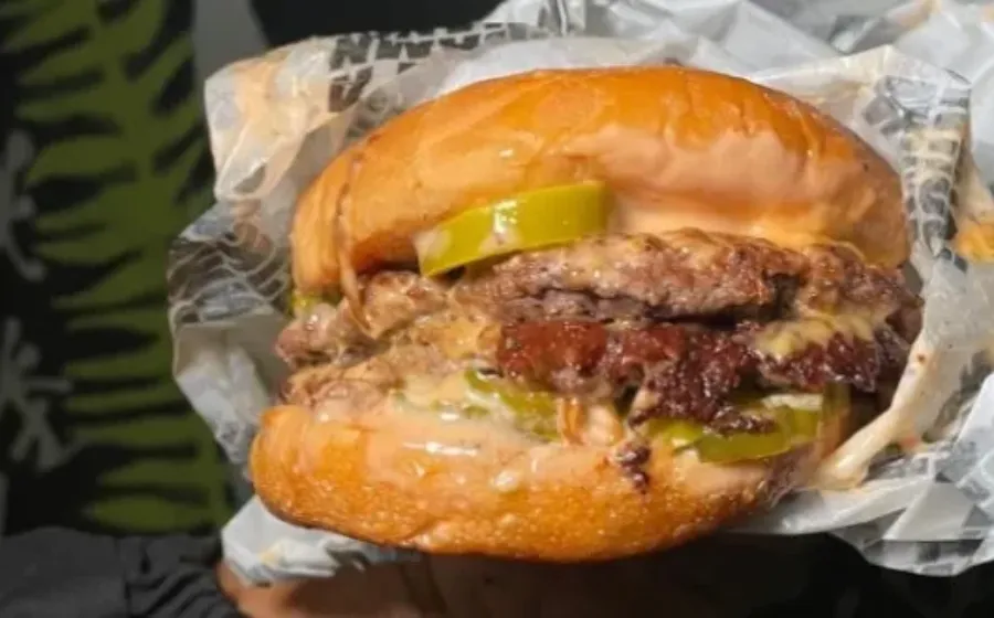 The Drop In Chicago Nongkrong Asyik dengan Burger Wagyu dan Vibe Santai