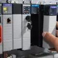 Pentingnya Belajar Mesin Instrumental di Industri dengan Praktek Menggunakan PLC Allen Bradley di Berdiklat
