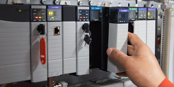 Pentingnya Belajar Mesin Instrumental di Industri dengan Praktek Menggunakan PLC Allen Bradley di Berdiklat