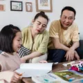 Panduan cara mendampingi anak belajar di rumah secara sabar dan efisien