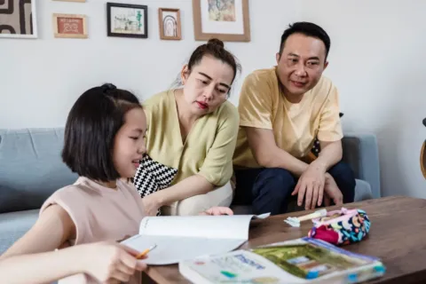 Panduan cara mendampingi anak belajar di rumah secara sabar dan efisien