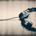 Ilustrasi tips memilih headset terbaik dengan kualitas audio dan kenyamanan maksimal