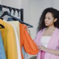 Tips memilih pakaian stylish dan rapi untuk berbagai situasi harian