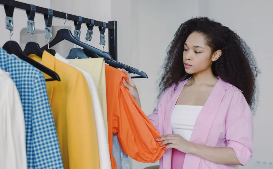 Tips memilih pakaian stylish dan rapi untuk berbagai situasi harian
