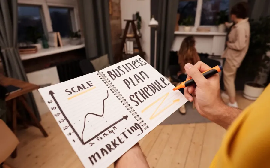 Ilustrasi strategi cara membangun bisnis stabil dan berkembang pesat melalui analisis data dan kerja tim