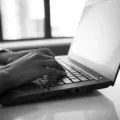 Panduan cara memilih laptop sesuai pekerjaan berdasarkan spesifikasi prosesor dan memori