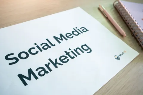 Ilustrasi strategi pemasaran digital untuk mengembangkan bisnis secara online