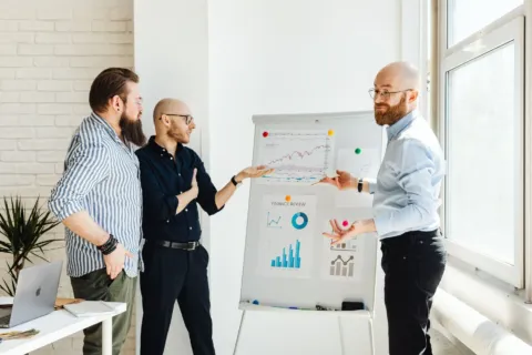 Cara mengembangkan usaha secara konsisten dengan strategi bisnis modern