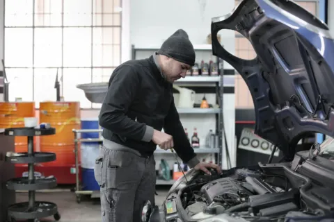 Panduan cara merawat mobil dengan benar di bengkel agar performa mesin tetap terjaga