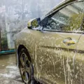 Tips merawat mobil agar tetap bersih kinclong dengan mencuci bodi dan membersihkan kabin