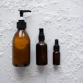 Deretan produk pelembap dan tabir surya untuk cara memilih skincare harian yang aman