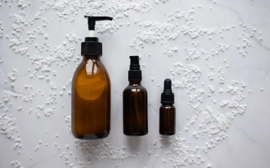 Deretan produk pelembap dan tabir surya untuk cara memilih skincare harian yang aman