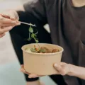 Sepiring makanan bergizi seimbang untuk mendukung kebiasaan menjaga nafsu makan sehat