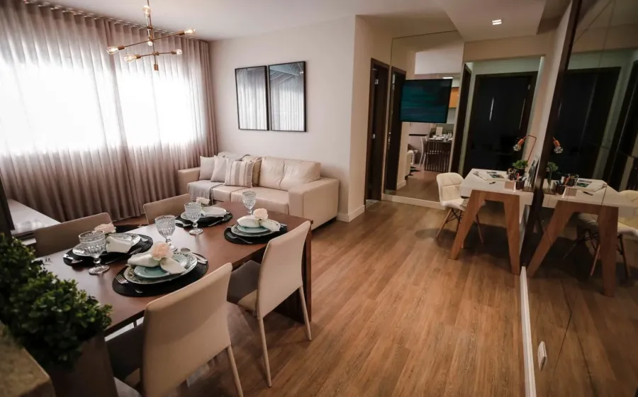 Sofa minimalis berwarna abu-abu yang empuk sebagai bagian dari furnitur rumah yang nyaman di ruang tamu